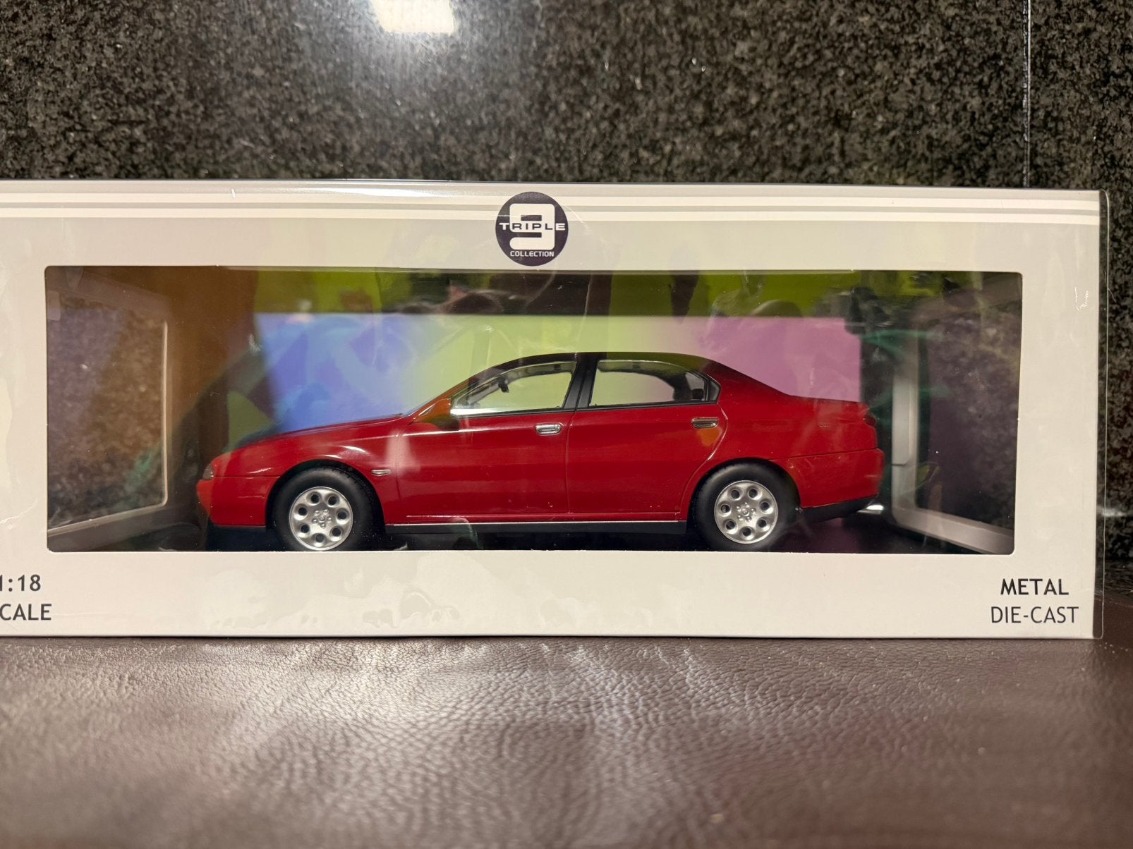 Modèle Alfa Romeo 166 à l'échelle 1/18  triple 9 rouge., Hobby & Loisirs créatifs, Enlèvement ou Envoi, Comme neuf, Voiture, Autres marques