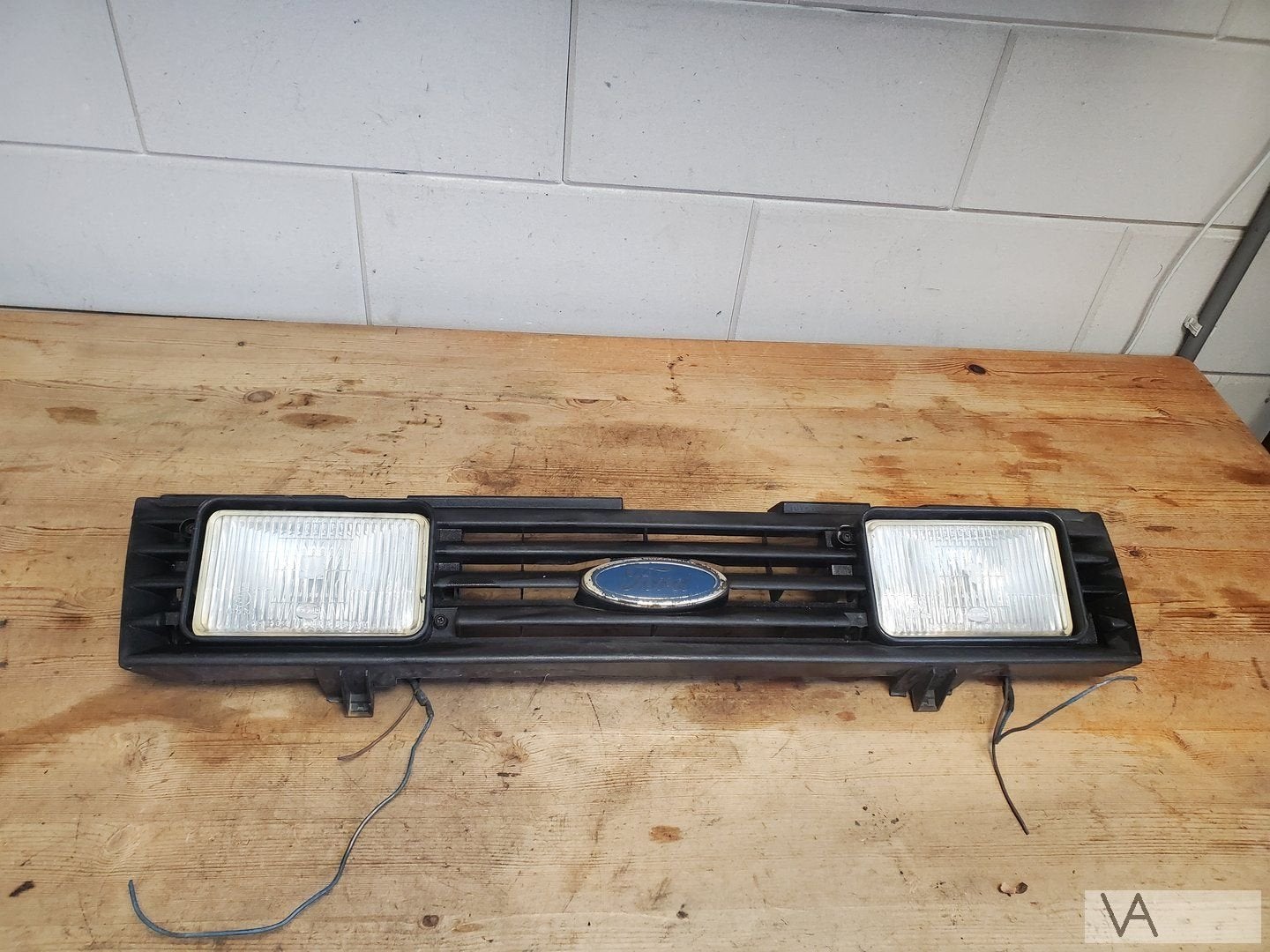 Ford Escort 3 1980 - 1986 grille met mistlampen Hella €100, -, -, -, Enlèvement ou Envoi