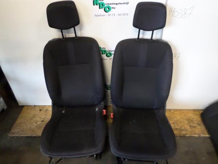 Kit revêtement (complet) d'un Renault Clio (Clio 3 06-), Renault, -, 3 mois de garantie, Utilisé