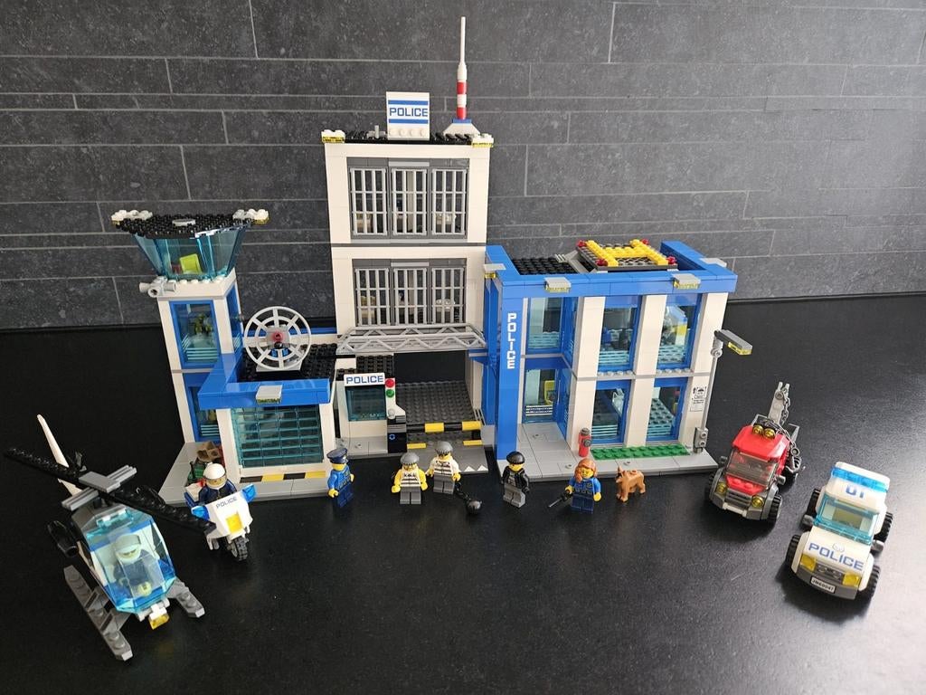 LEGO City 60047 Politiebureau compleet + boekjes, Kinderen en Baby's, Speelgoed | Duplo en Lego, Zo goed als nieuw, Lego, Complete set