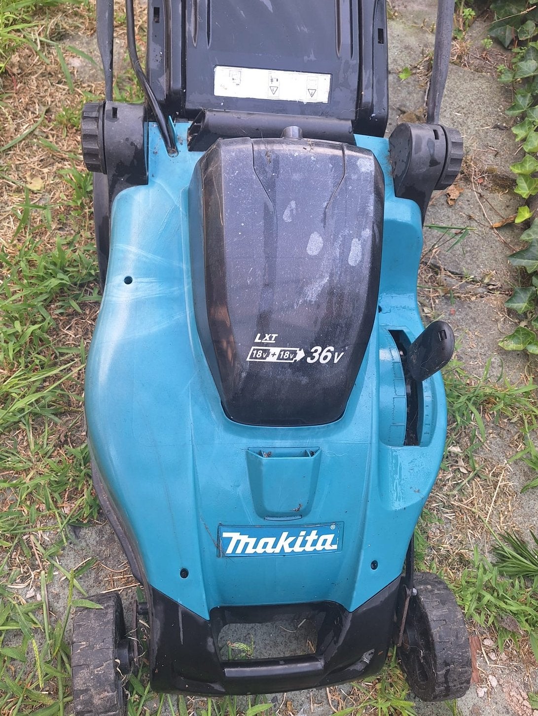 Grasmachine makita lxt 2x18V, Tuin en Terras, Grasmaaiers, Ophalen, Zo goed als nieuw
