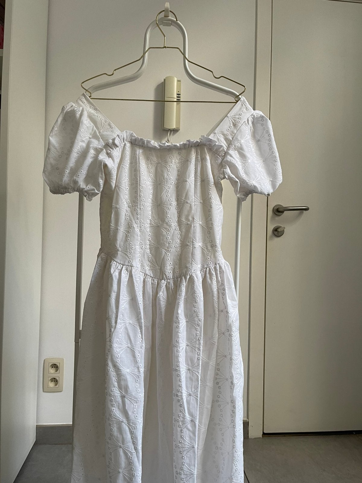 Belle robe blanche conçue par une amie talentueuse., Vêtements | Femmes, Robes, Neuf, Taille 38/40 (M), Blanc, Sous le genou, Enlèvement ou Envoi