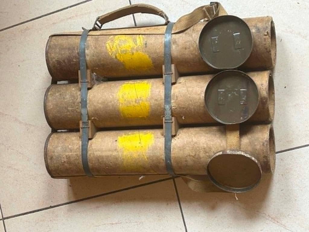 WWII - container anglais (canadien) pour obus mortier 3 INCH, Envoi, Autres, Autres types