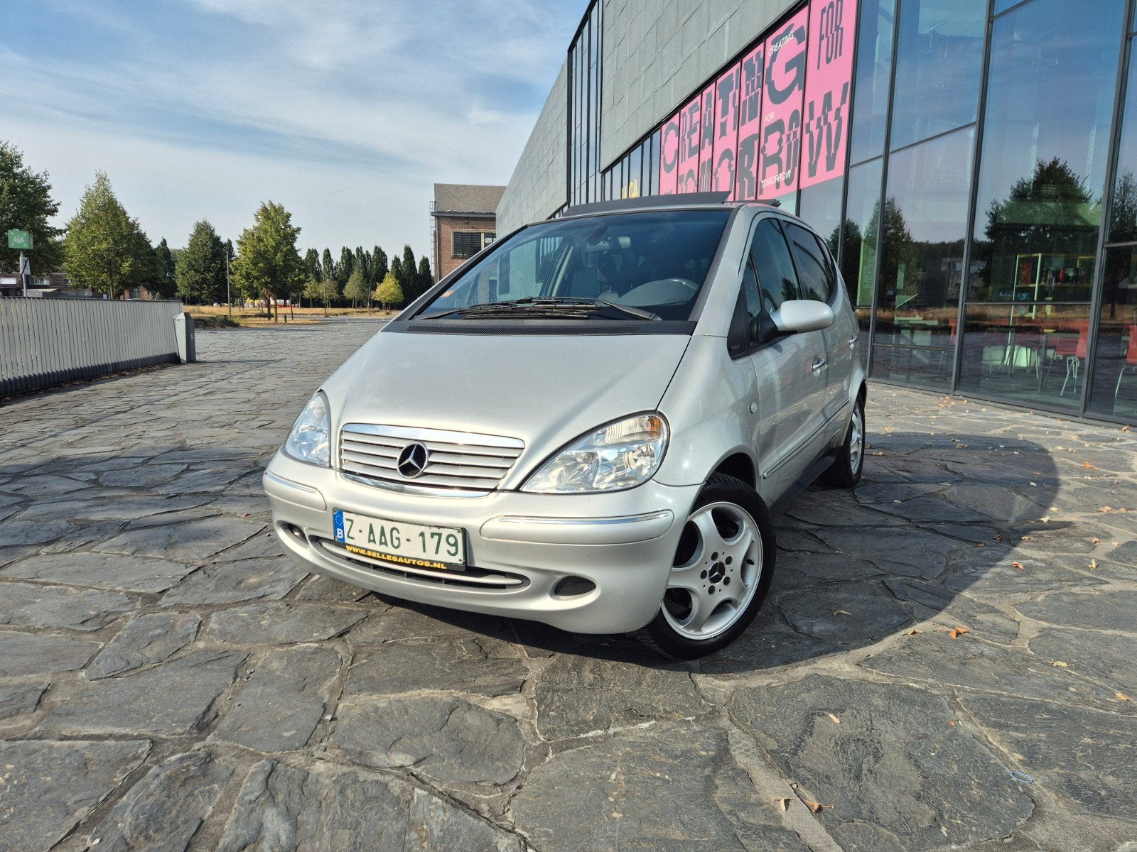 MERCEDES A 190 BENZINE AUTOMAAT GOEDE STAAT PANO,AIRCO,CAMER, Zwart, 4 cilinders, Leder, Bedrijf