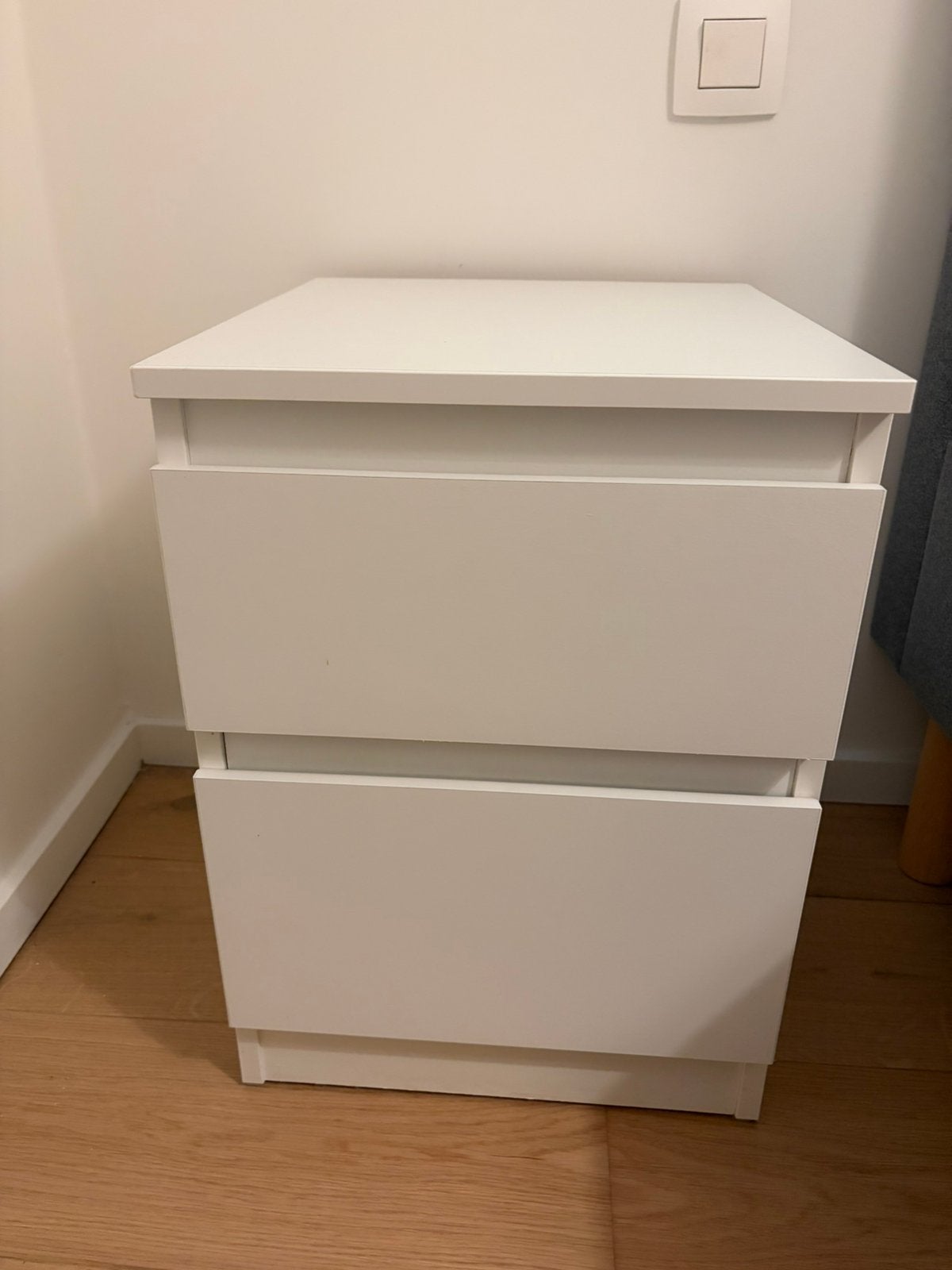 IKEA MALM nachtkastje (2 lades, wit), Ophalen, Zo goed als nieuw