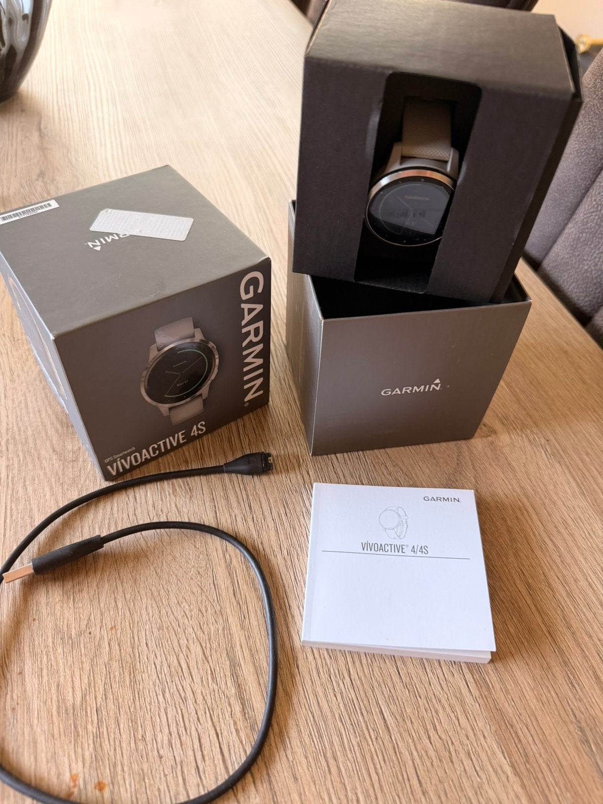 Smartwatch Garmin Vivoactive 4S, Handtassen en Accessoires, Ophalen of Verzenden, Zo goed als nieuw, Grijs