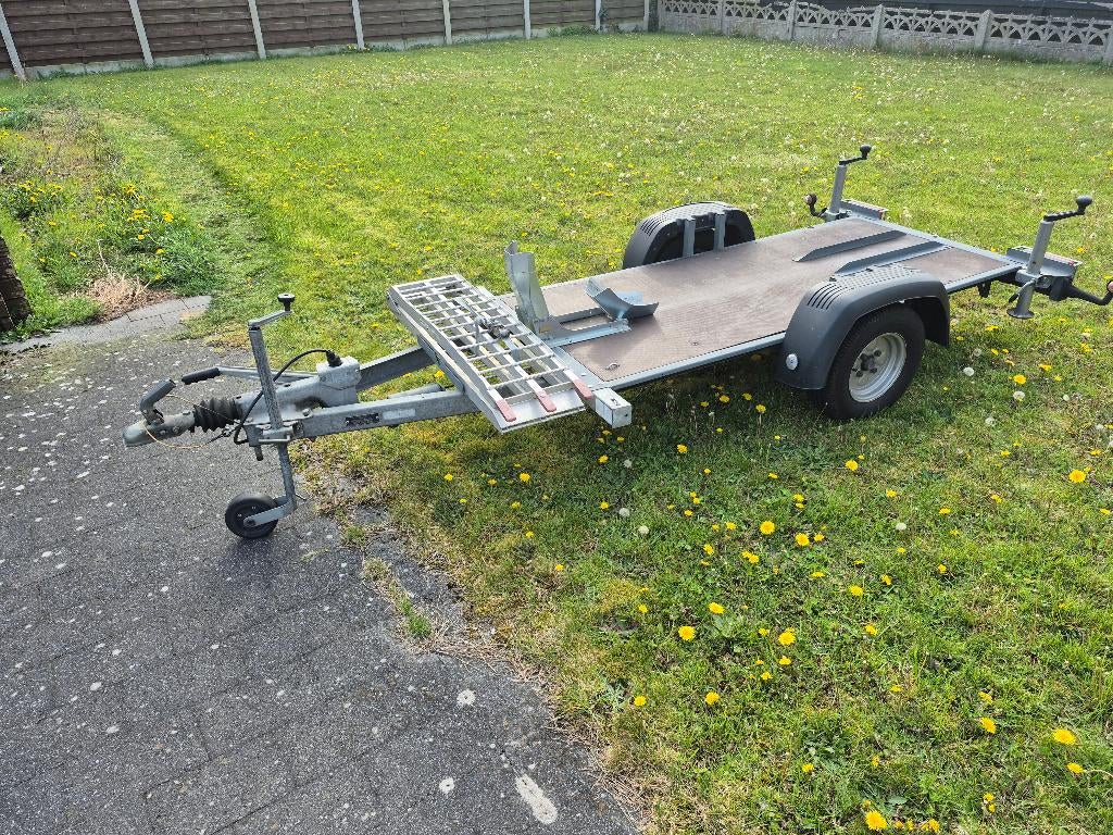 Geremde aanhangwagen voor transport motor, Motoren, Ophalen