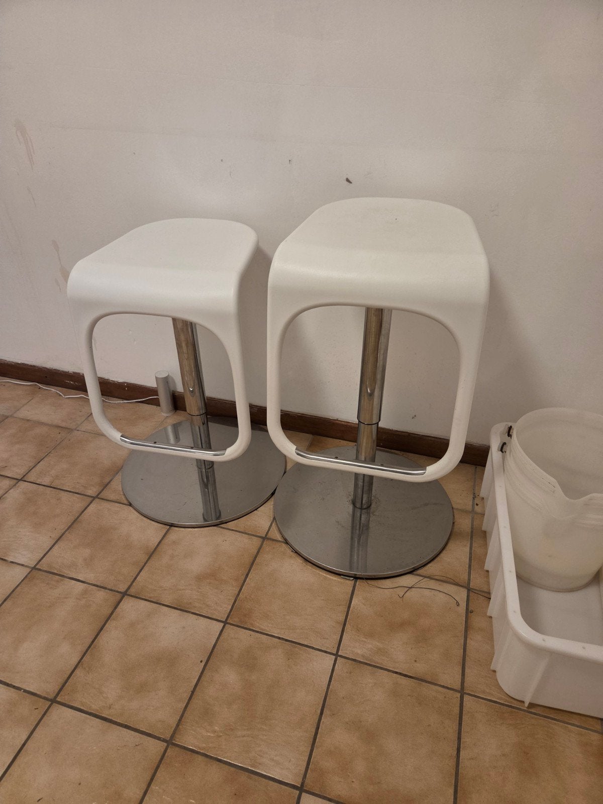 Tabourets de bar, prix pour 2 pièces, Synthétique, 2 tabourets, Comme neuf, Enlèvement