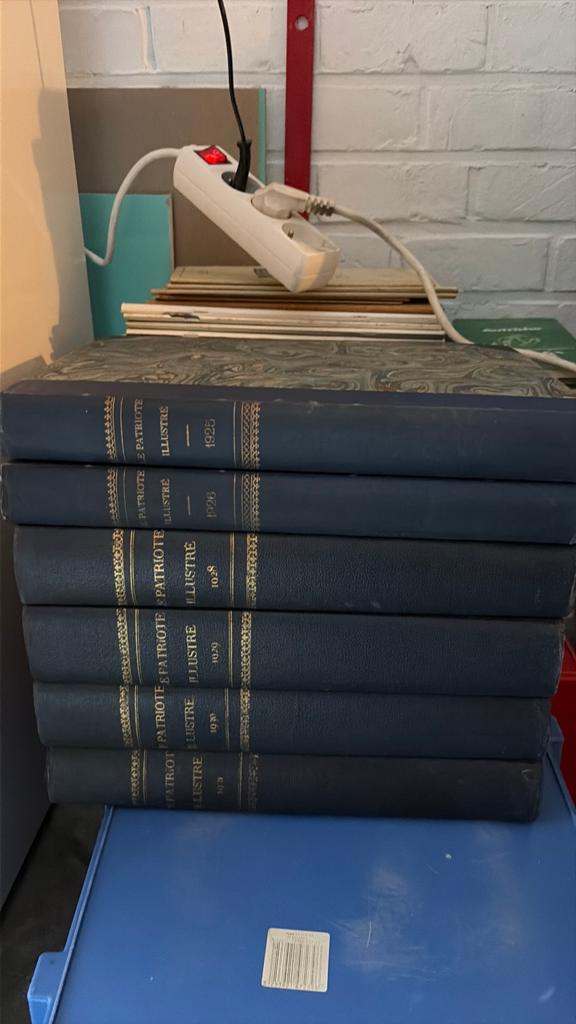 livres collection intitulée Le Patriote, Enlèvement ou Envoi, Utilisé