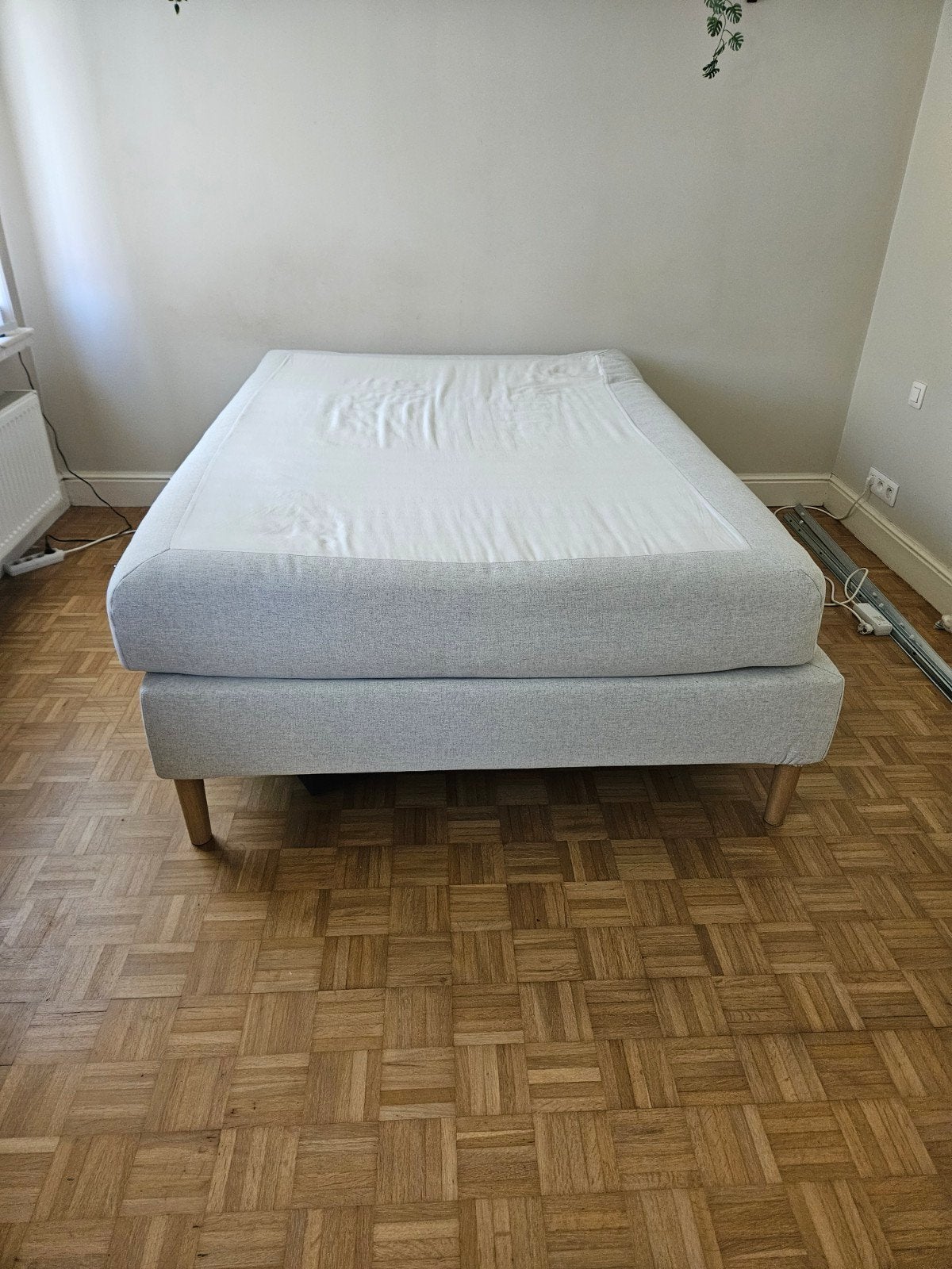 BOXSPRING 140CM OP 200Cm nog in nieuwstaat slechts IKEA, Enlèvement