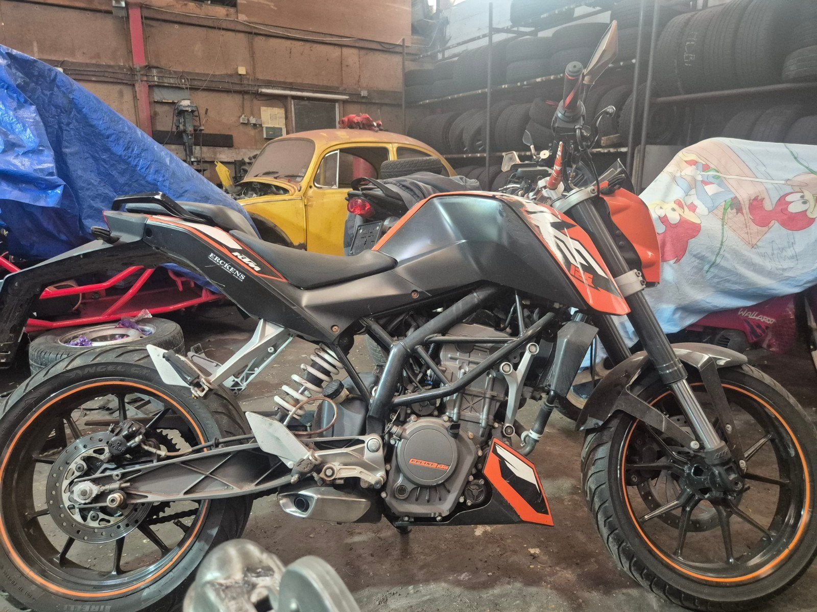 ktm duke 125cc  30000 km sortie de garage 2 clef papier., Motoren, Motoren | KTM, Gebruikt, 125 cc, Handgeschakeld, 1 cilinder