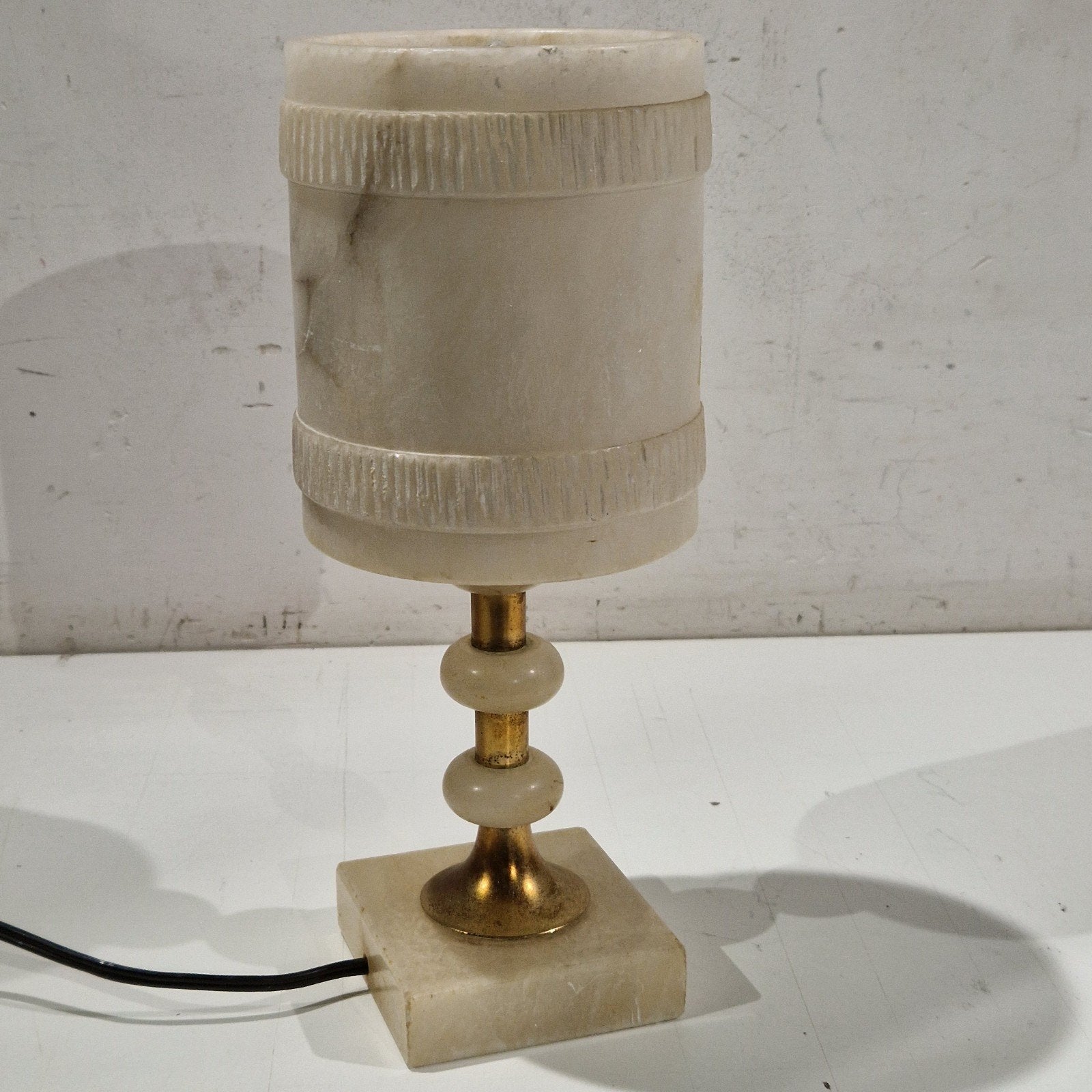 Witte albasten en messing lamp, jaren 60 vintage , bohemian, Antiek en Kunst, Ophalen of Verzenden