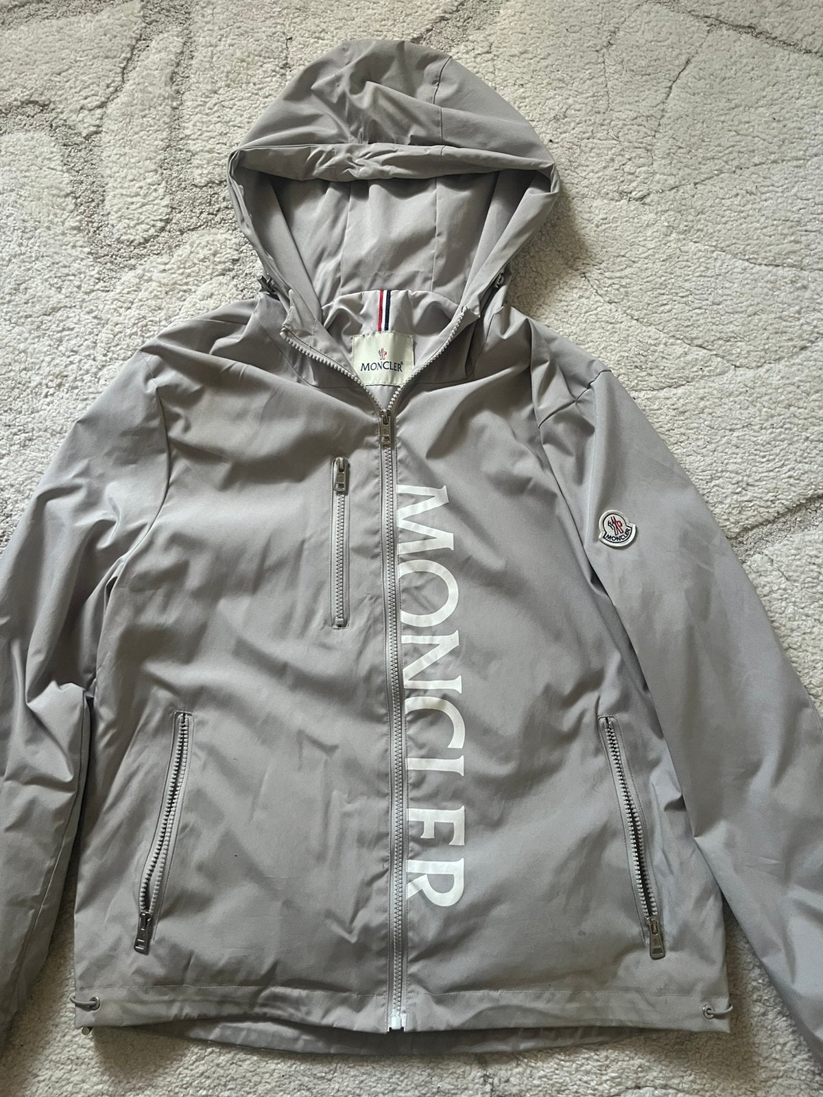 Coupe-vent Moncler gris (M), Vêtements | Hommes, Enlèvement ou Envoi, Comme neuf, Taille 48/50 (M), Gris