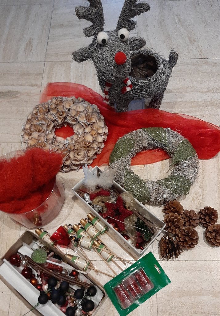 Lot kerstartikelen , deco, 4 sierdoeken, enz, Diversen, Ophalen