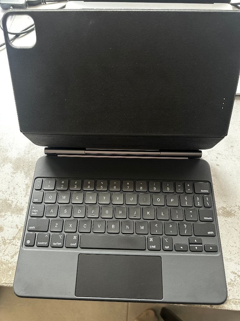 Apple Magic Keyboard (model A2261) voor iPad Pro 11", Computers en Software, Tablet-hoezen, Gebruikt, Bescherming voor- en achterkant