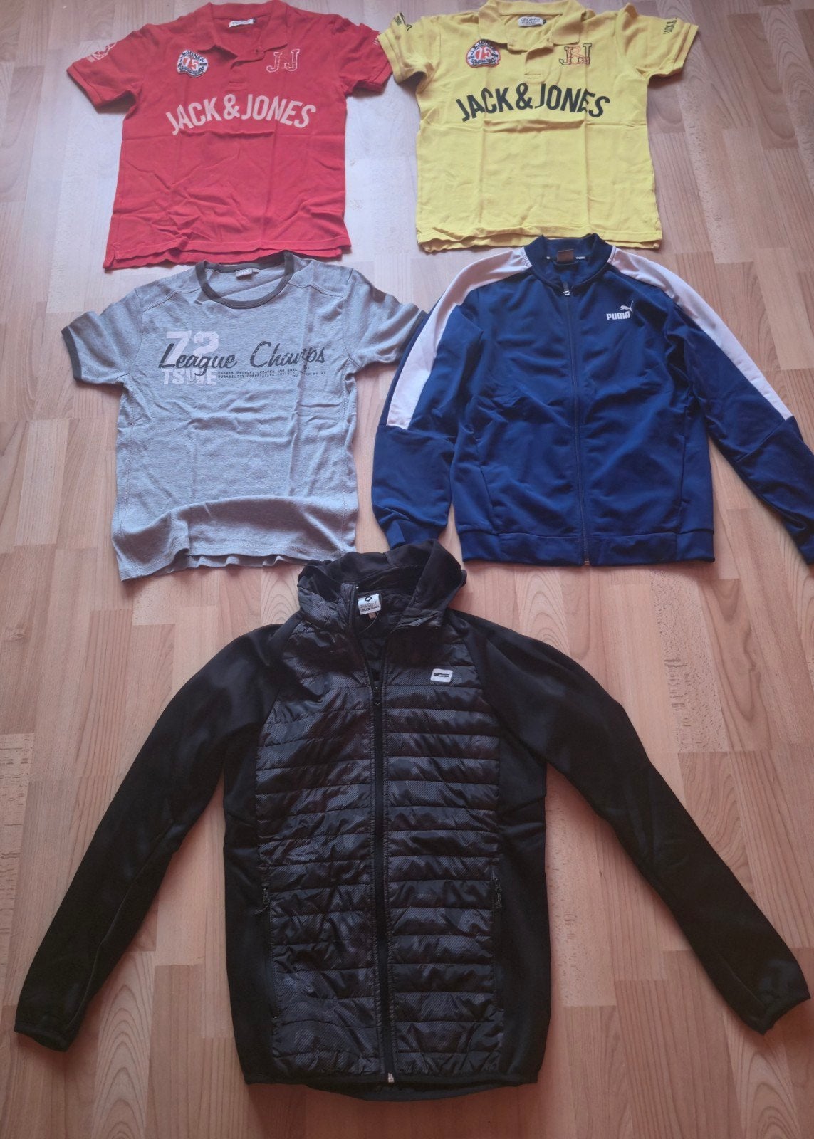 Lot 3 t-shirts + 2 trainings Puma/Adidas - 30€, Vêtements | Femmes, Enlèvement