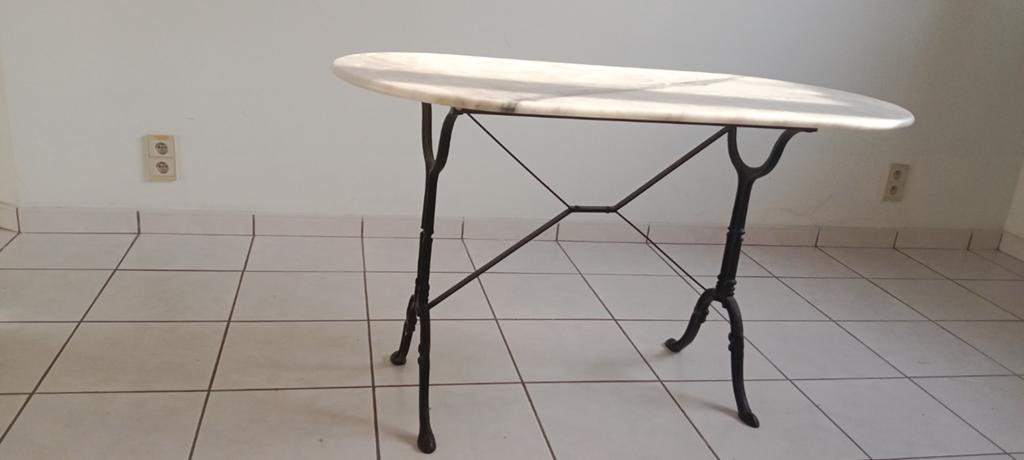 Table en marbre, Enlèvement