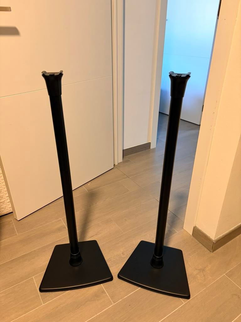 Sanus vloerstandaard voor sonos era 100 (set van 2), TV, Hi-fi & Vidéo, Enceintes, Enlèvement, Comme neuf, Haut-parleurs Frontaux, Arrière ou Stéréo