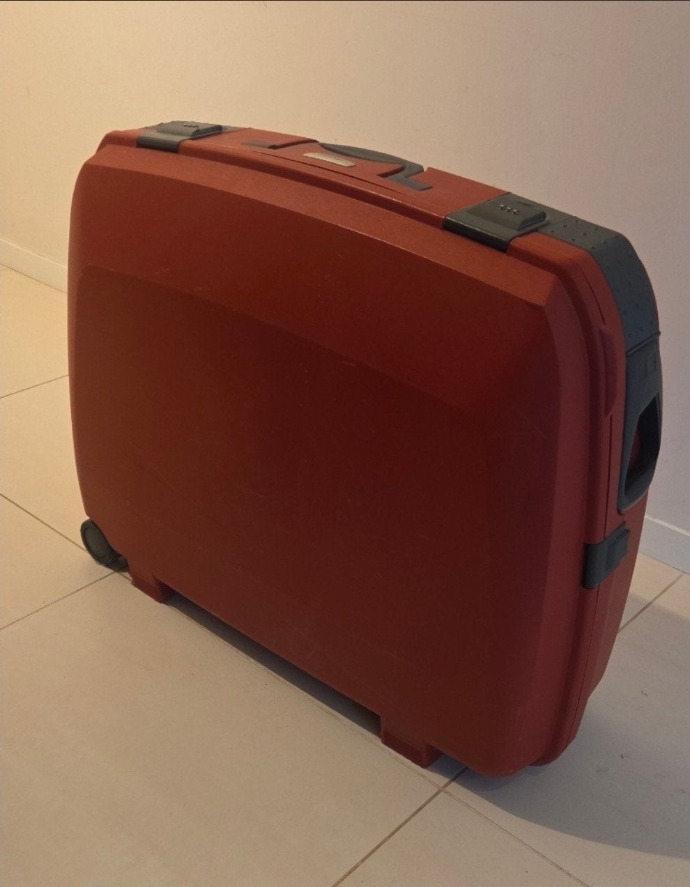 ​Stevige reiskoffers op wielen – Elanza - Twee stuks, Ophalen, Gebruikt, Hard kunststof, 70 cm of meer