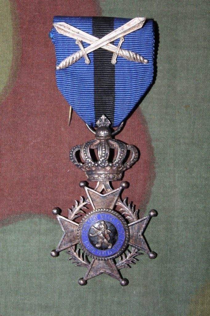 Orde Leopold II met zwaarden, Ophalen of Verzenden, Landmacht, Lintje, Medaille of Wings