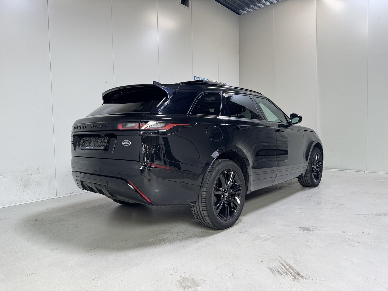 Land Rover Range Rover Velar 2.0d Autom. - R Dynamic - Pano, Auto's, Land Rover, 4 cilinders, https://public.car-pass.be/vhr/4fae0500-42c1-419d-9e32-616fa48bd43e