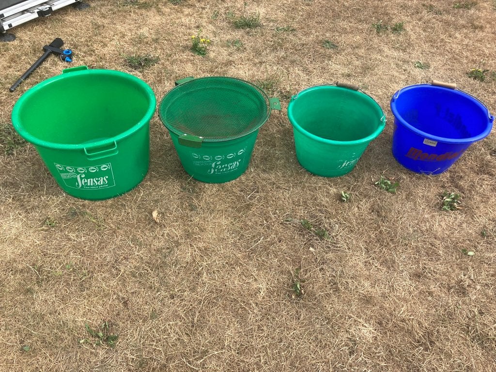 4 seaux pour pêche Sensas avec tamis, Enlèvement, Utilisé