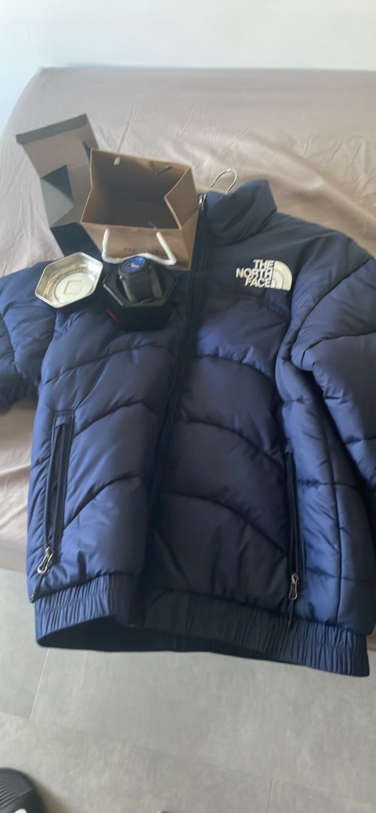 Veste north face + montre g shock, Enlèvement, Comme neuf