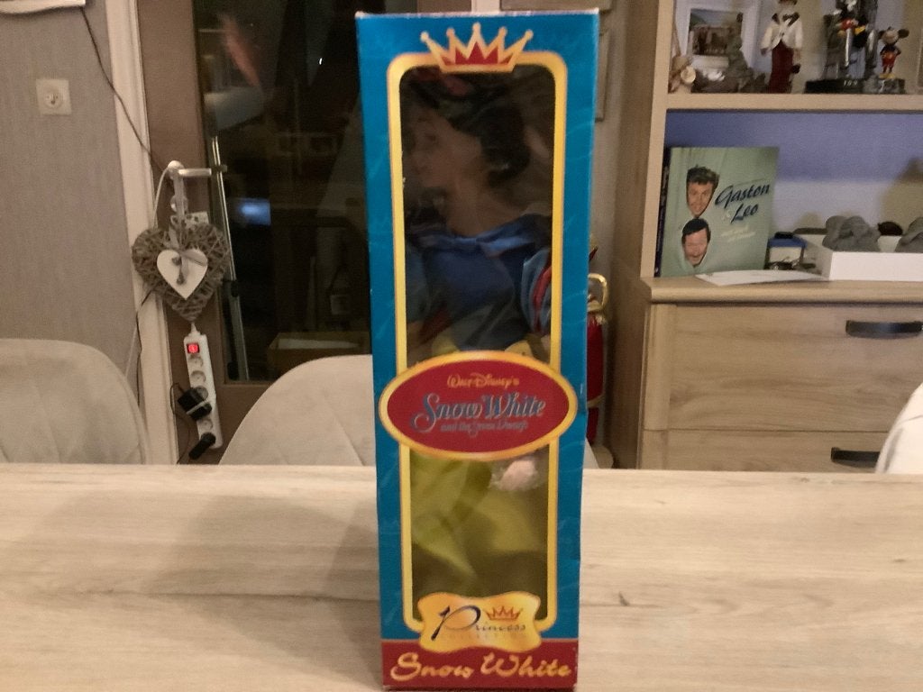 Poupée Walt Disney Blanche-Neige en porcelaine (neuve), Collections, Enlèvement ou Envoi, Blanche-Neige ou Belle au Bois Dormant