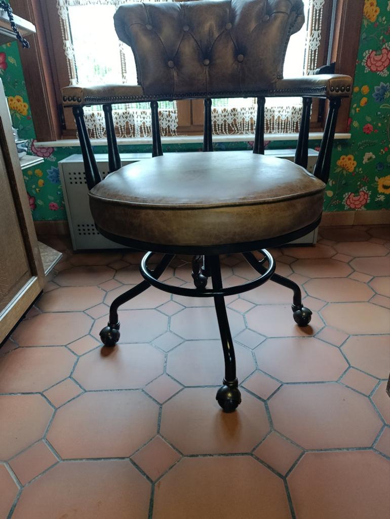 Chaise de bureau à roulettes, Enlèvement