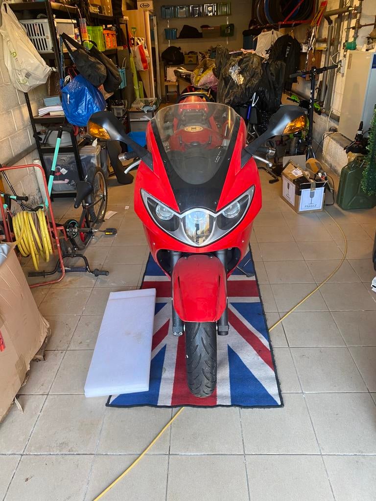 Triumph Sprint ST 1050 2750€, Motoren, Ophalen, 3 cilinders, Meer dan 35 kW