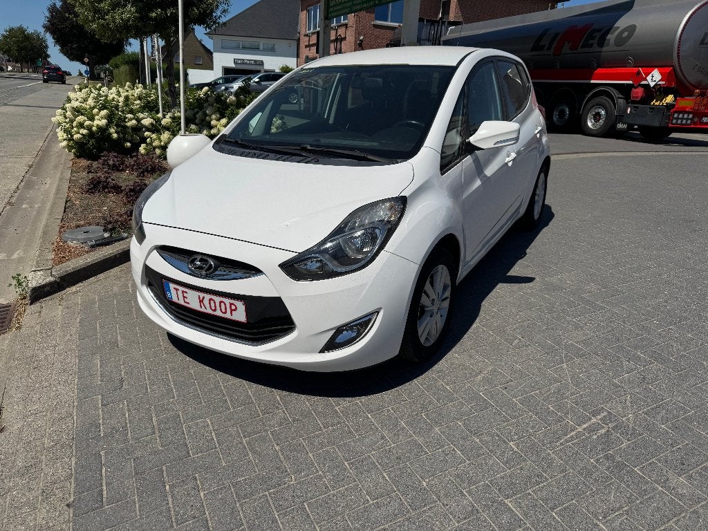 Hyundai IX20 Benzine 2013 160000km 6900€, Auto's, Voorwielaandrijving, Parkeersensor, Zwart, 4 cilinders