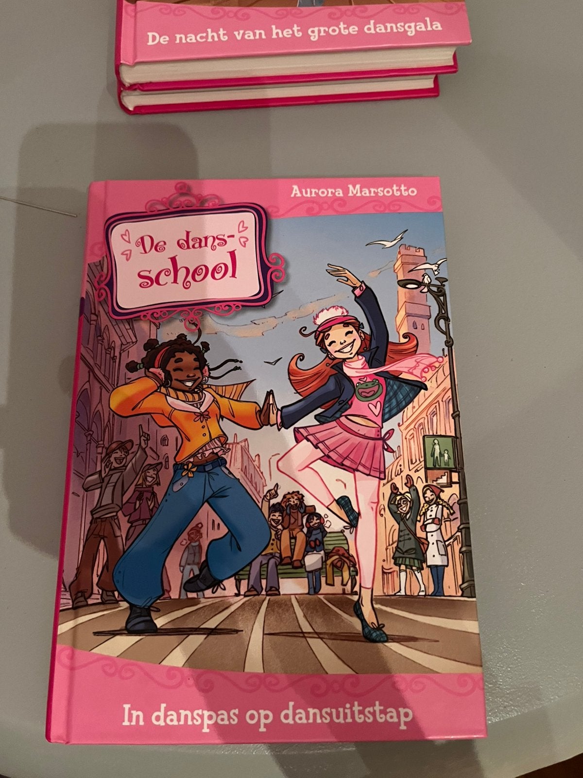 Boekenserie de dansschool, Ophalen, Zo goed als nieuw