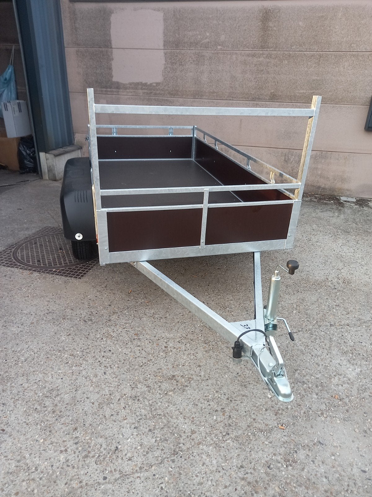 Nieuwe dubbelas aanhangwagen, Ophalen