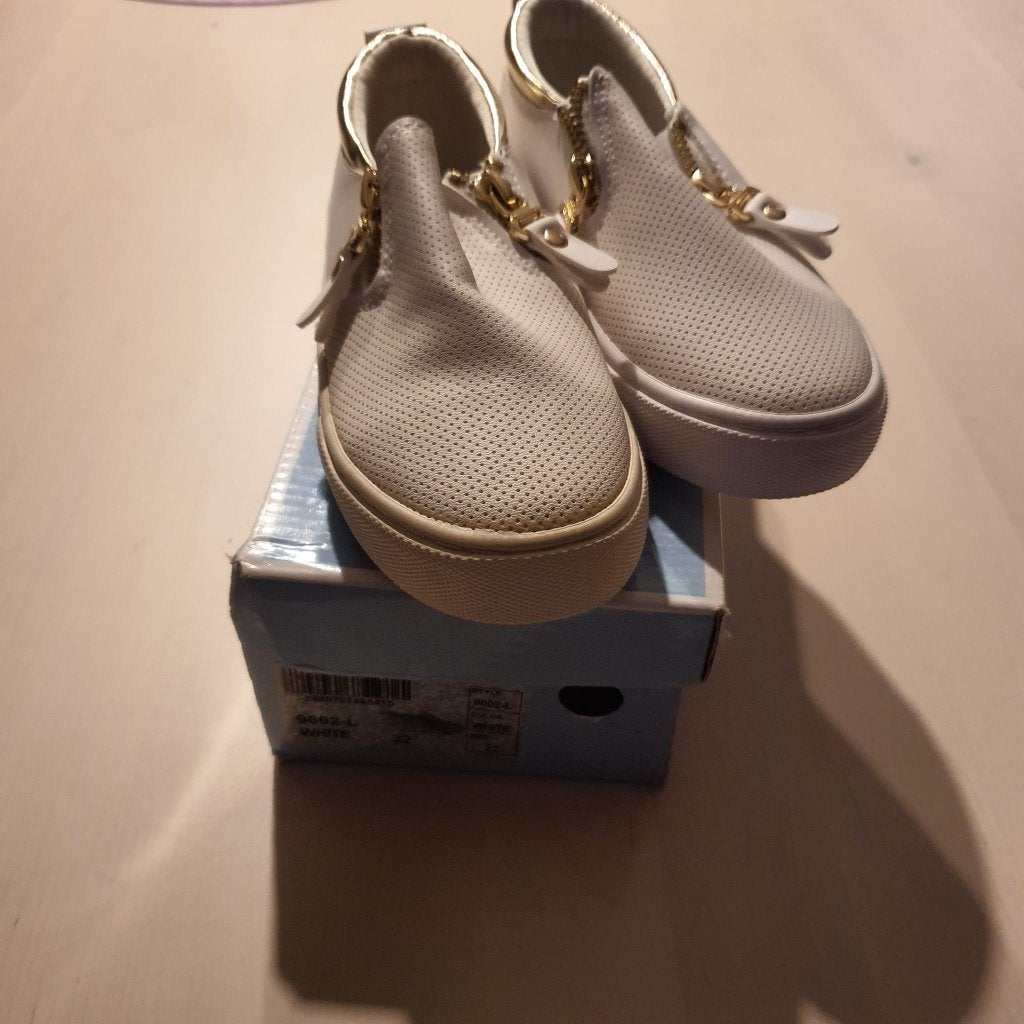 Witte sneakers maat 32 ongedragen, Ophalen of Verzenden, Nieuw, Schoenen