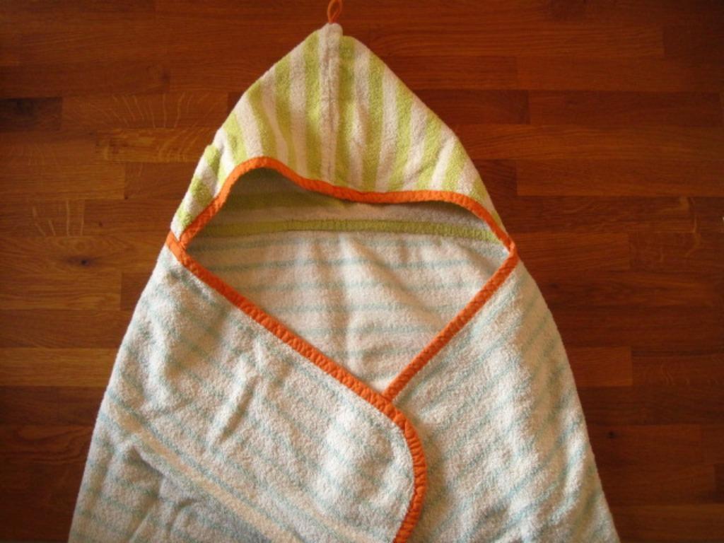 Badcape kind gestreept 4 tot 7 jaar, 4 stuks beschikbaar, Ophalen of Verzenden, Gebruikt, Overige typen