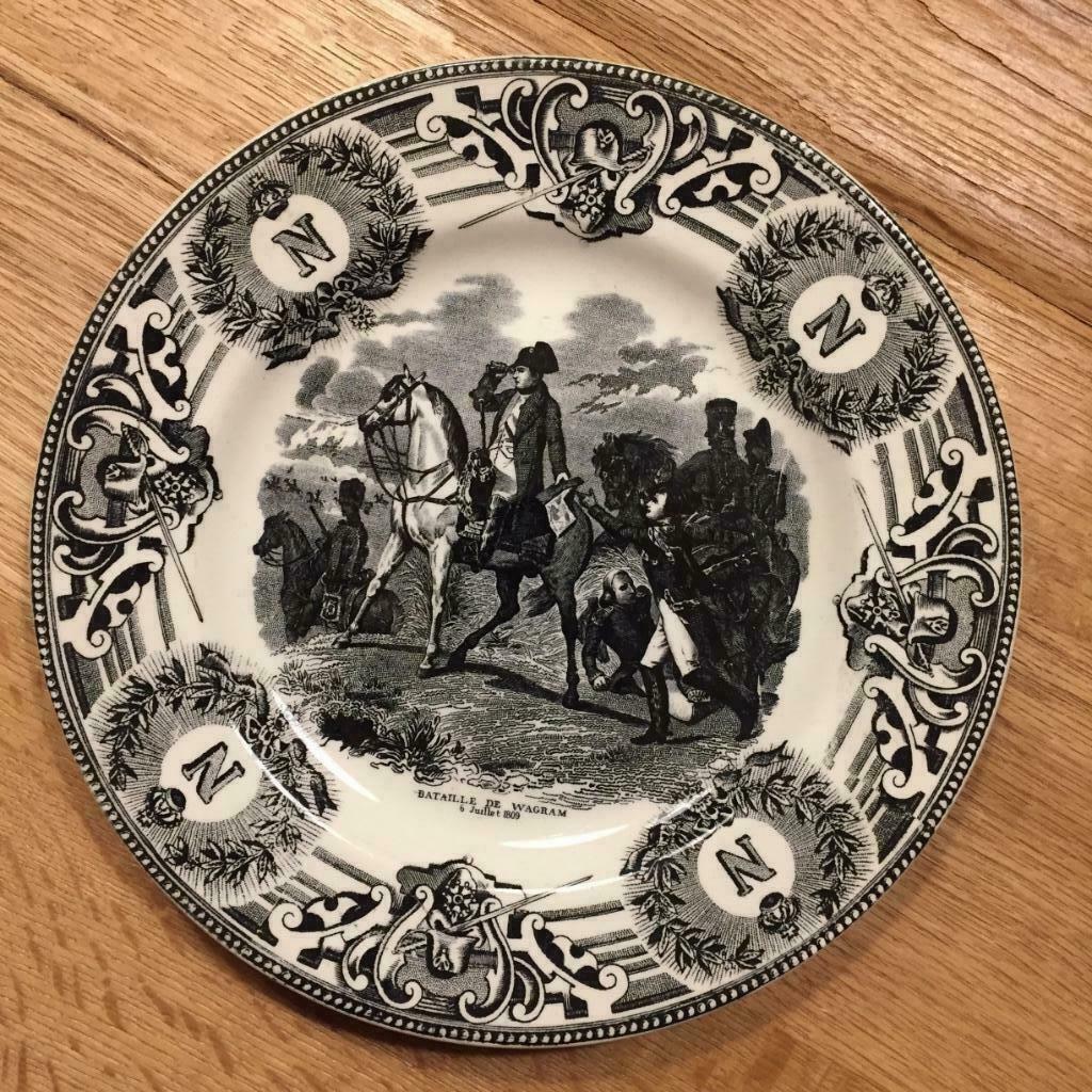 Set/2 assiettes Napoléon, Boch, Antiquités & Art, Antiquités | Porcelaine, Enlèvement ou Envoi
