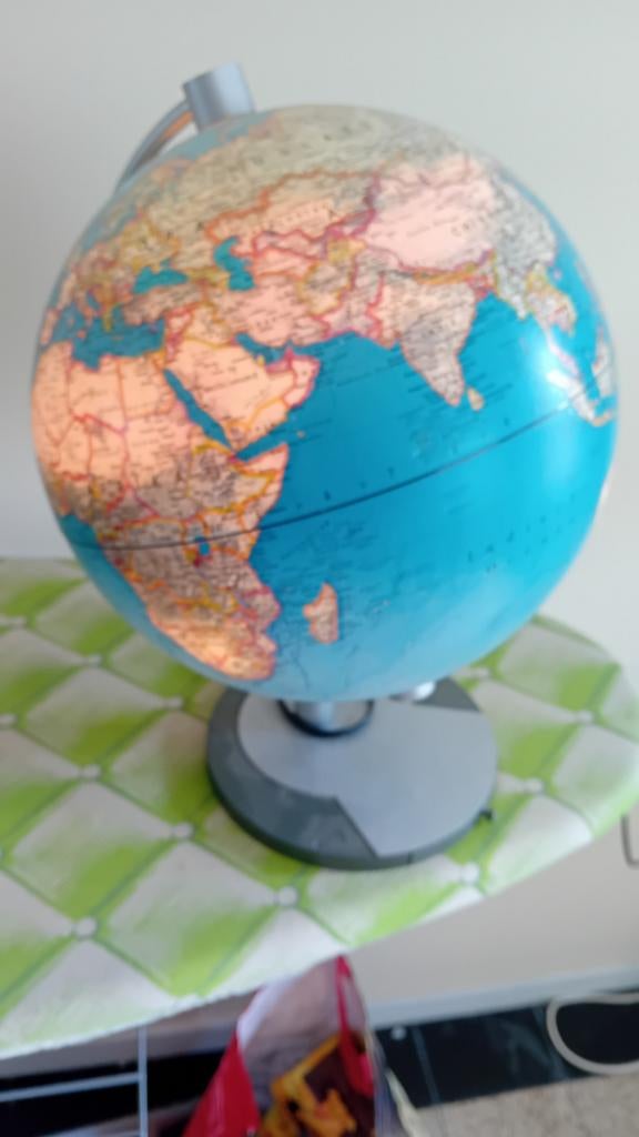 Prachtige wereldbol met lampje, Ophalen of Verzenden, Gebruikt