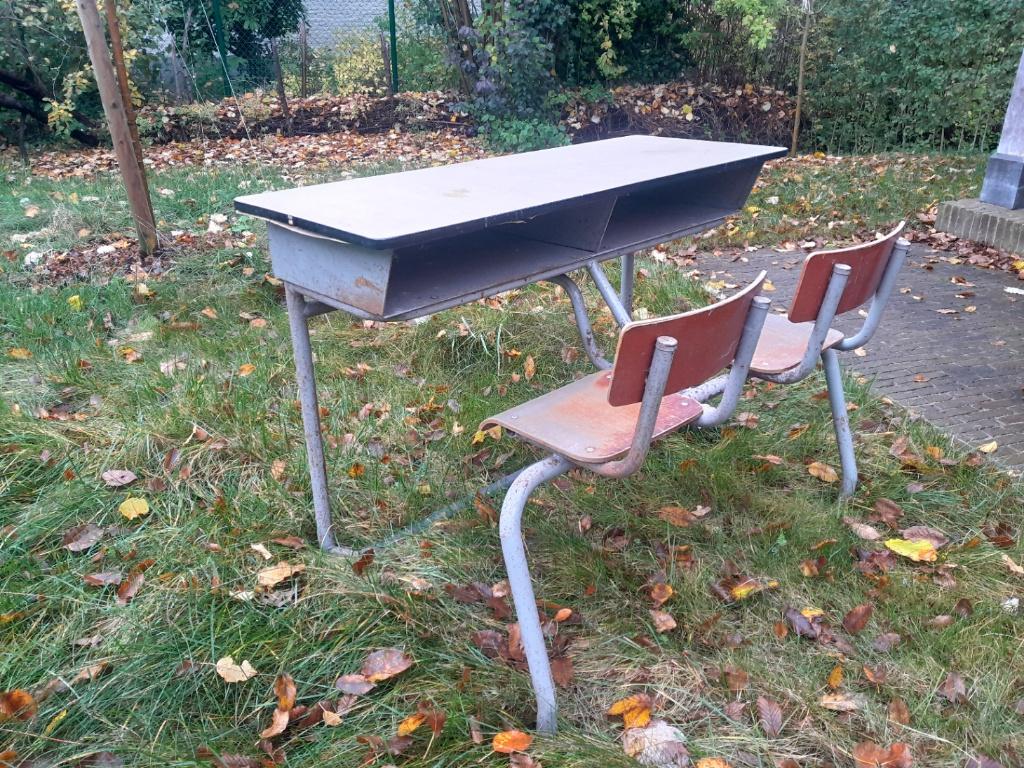 oud schoolbureau'tje, Ophalen, Gebruikt