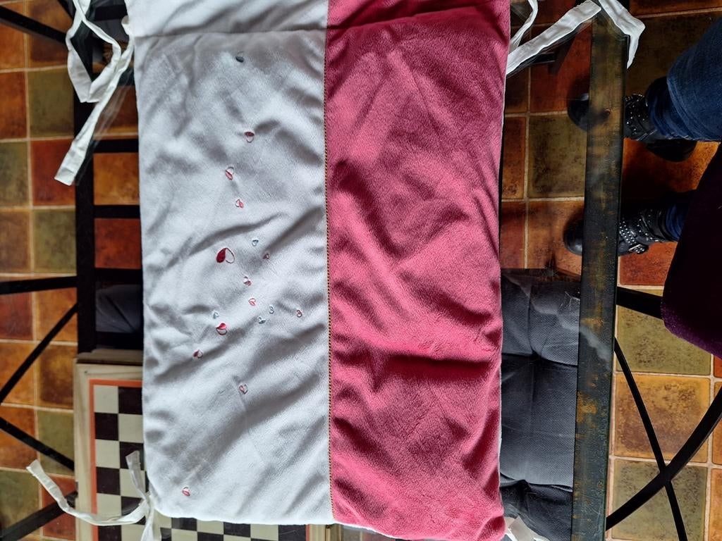Tour de lit Noukie's fuschia et blanc