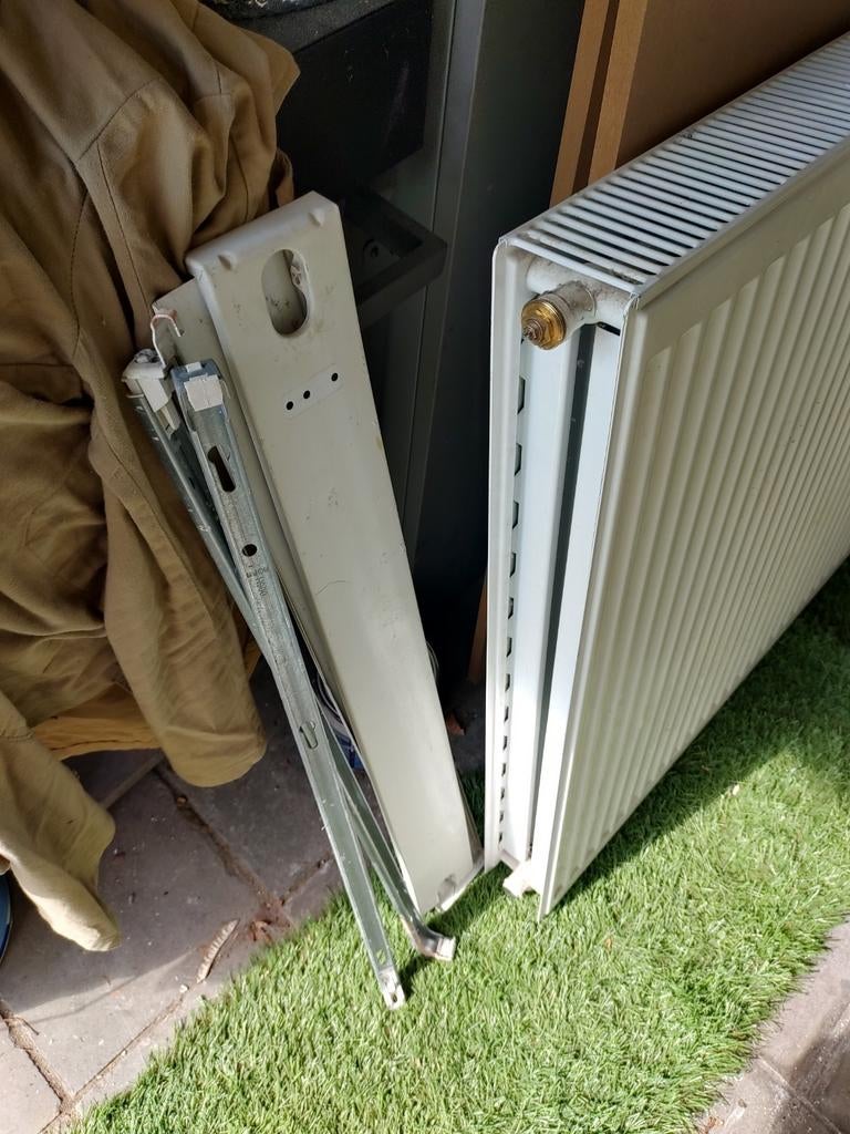 Radiator in goede staat zeer zwaar complet, Ophalen of Verzenden, Zo goed als nieuw, Radiator
