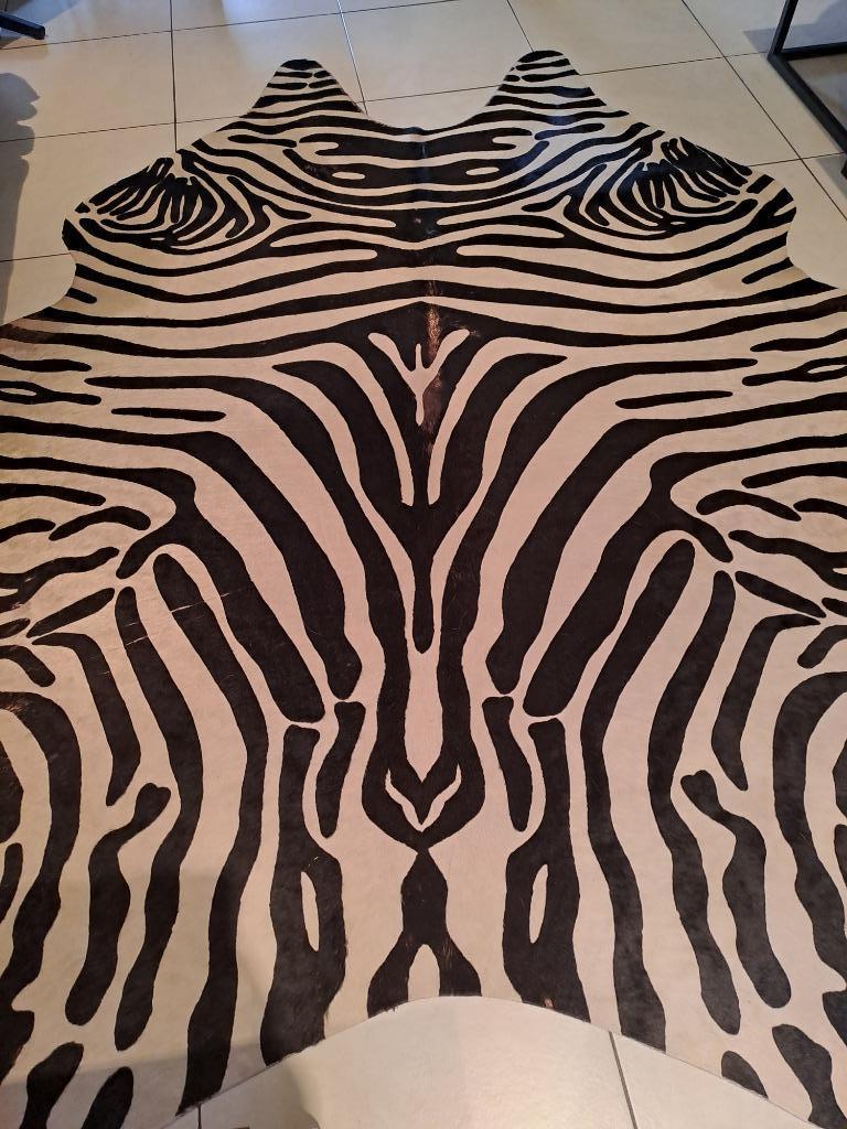 Tapis peau de zèbre, Enlèvement