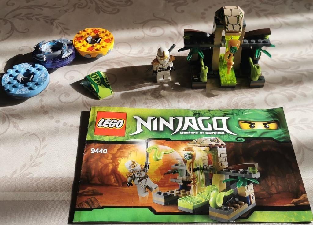 Lego Ninjago 9440 (compleet + 3 extra spinners), Ophalen of Verzenden, Zo goed als nieuw, Complete set, Lego