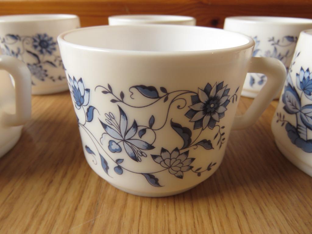 vintage arcopal 6 tasses motifs fleurs bleues aster, Maison & Meubles, Cuisine | Vaisselle, Comme neuf, Tasse(s) et/ou soucoupe(s)