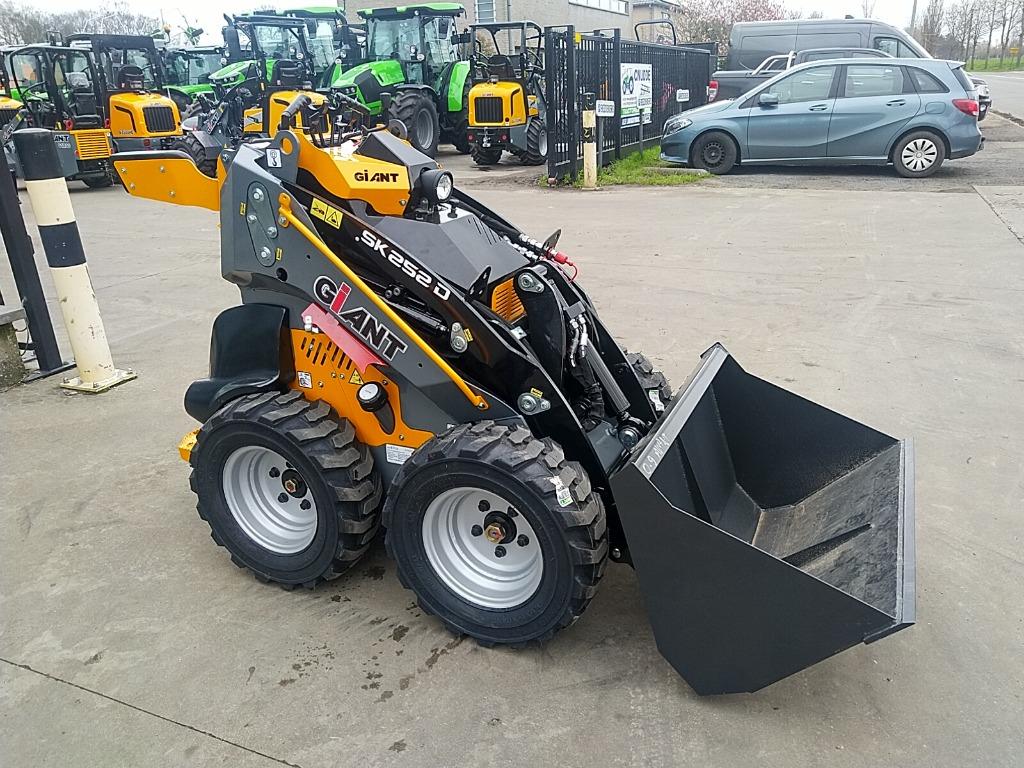 Nieuwe Giant SG900 skid heft 445kg, 25pk kubota 3 cil.motor, 1 cilinder