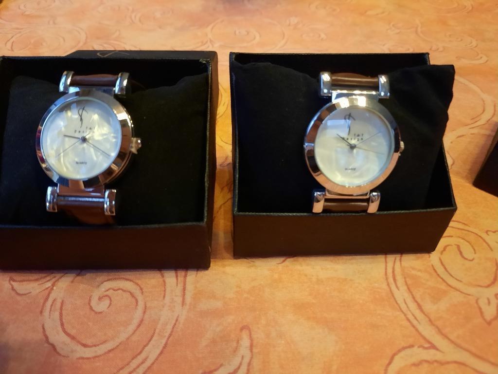 2 montres design T&T, Autres marques, Enlèvement ou Envoi, Cuir, Neuf