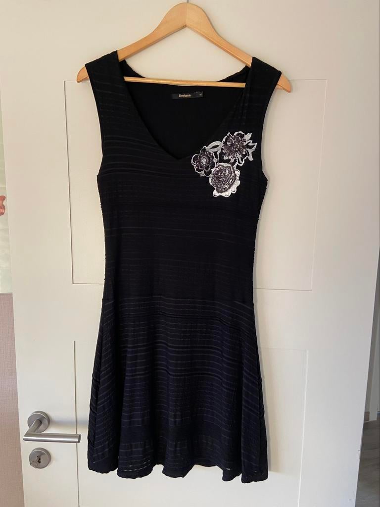 Dames kleedje van het merk Desigual maat M perfecte staat, Kleding | Dames, Maat 38/40 (M), Zwart, Ophalen of Verzenden, Zo goed als nieuw