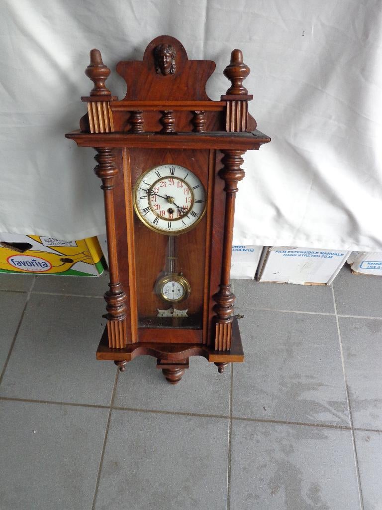 Horloge ancienne, Enlèvement
