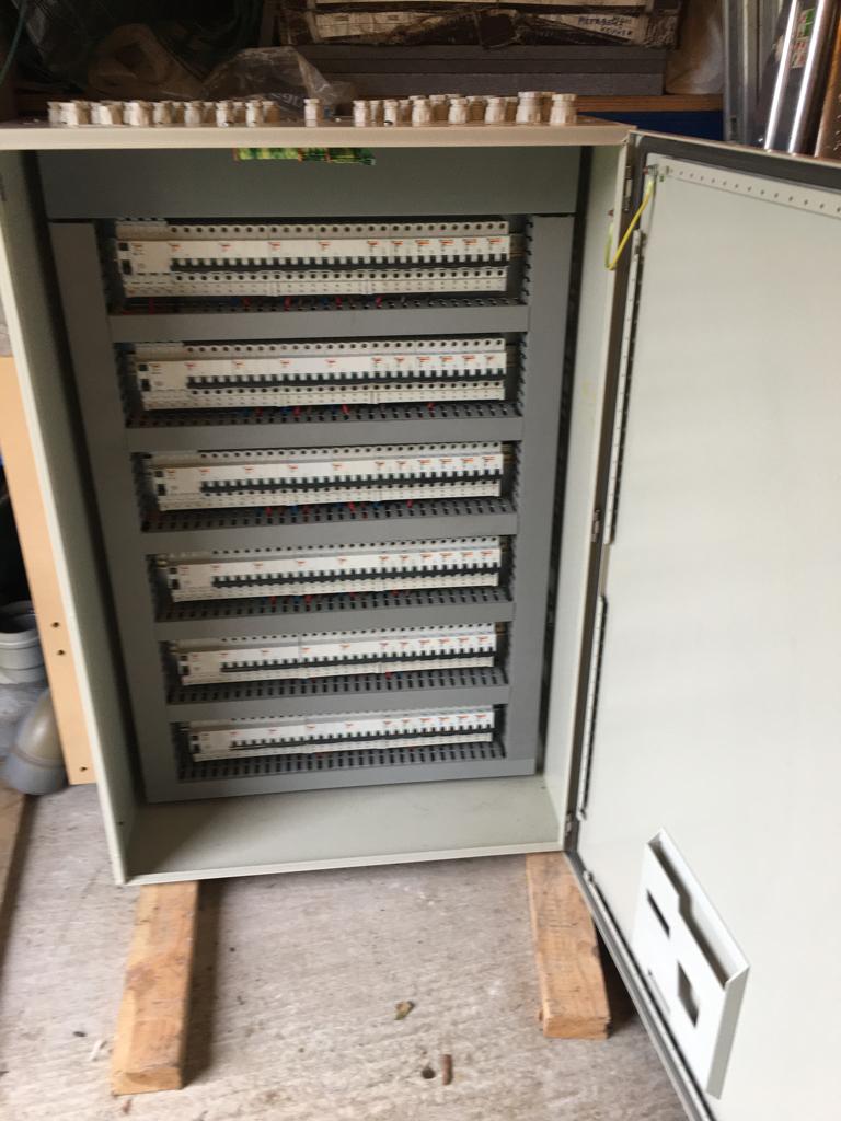 Industriële zekeringkast met inhoud 3x400+N, Ophalen, Gebruikt
