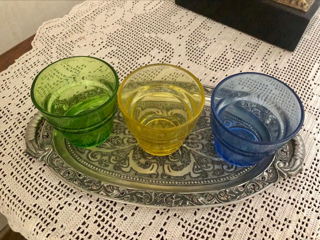 Schotel met 3 gekleurde glazen potjes, Antiek en Kunst, Ophalen