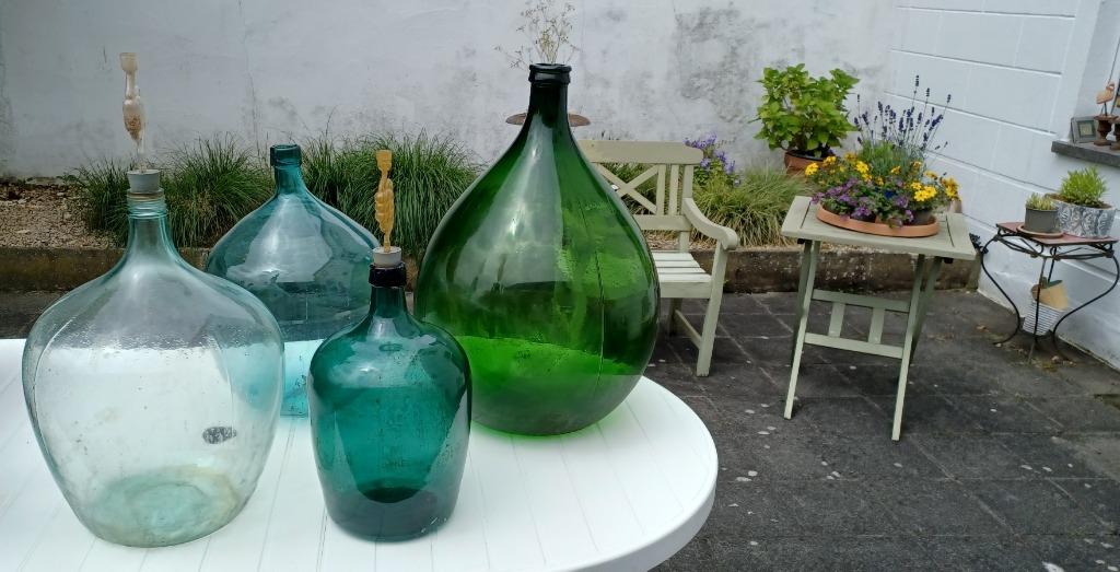 Vases Dame Jeanne, Enlèvement